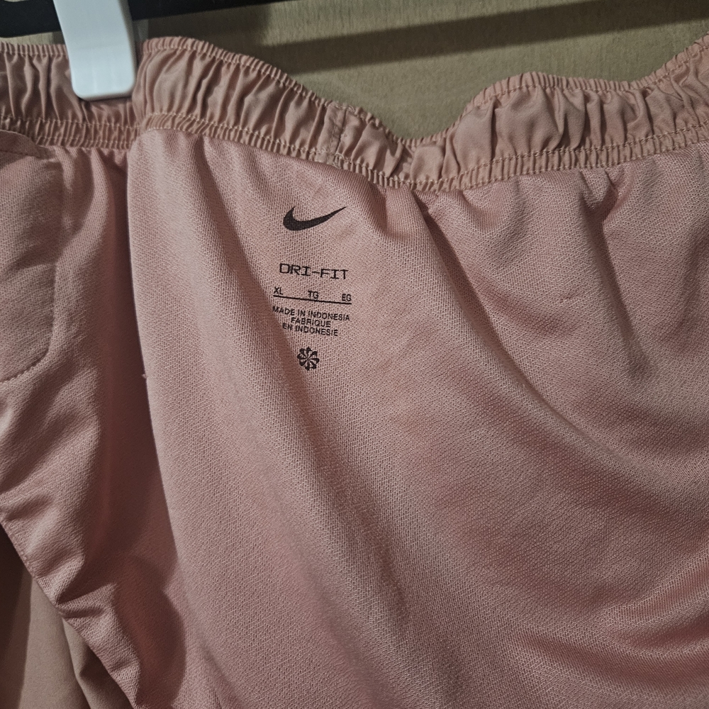 50% Off 2 Items!🦇 Lot A Nike Women's Pink Shorts - Picture 6 of 8